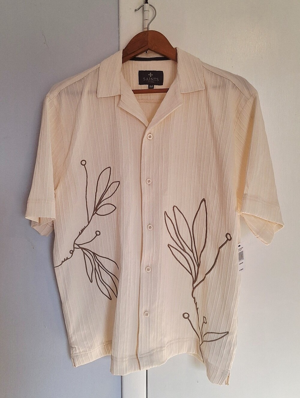 NWT Saints Studio Mens Short Sleeve Textured Shirt w/ Embroidered Art Size M